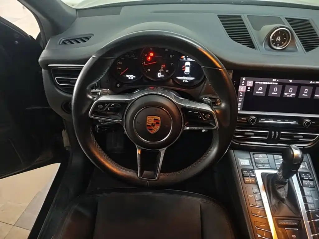 Porsche Macan — фото 11