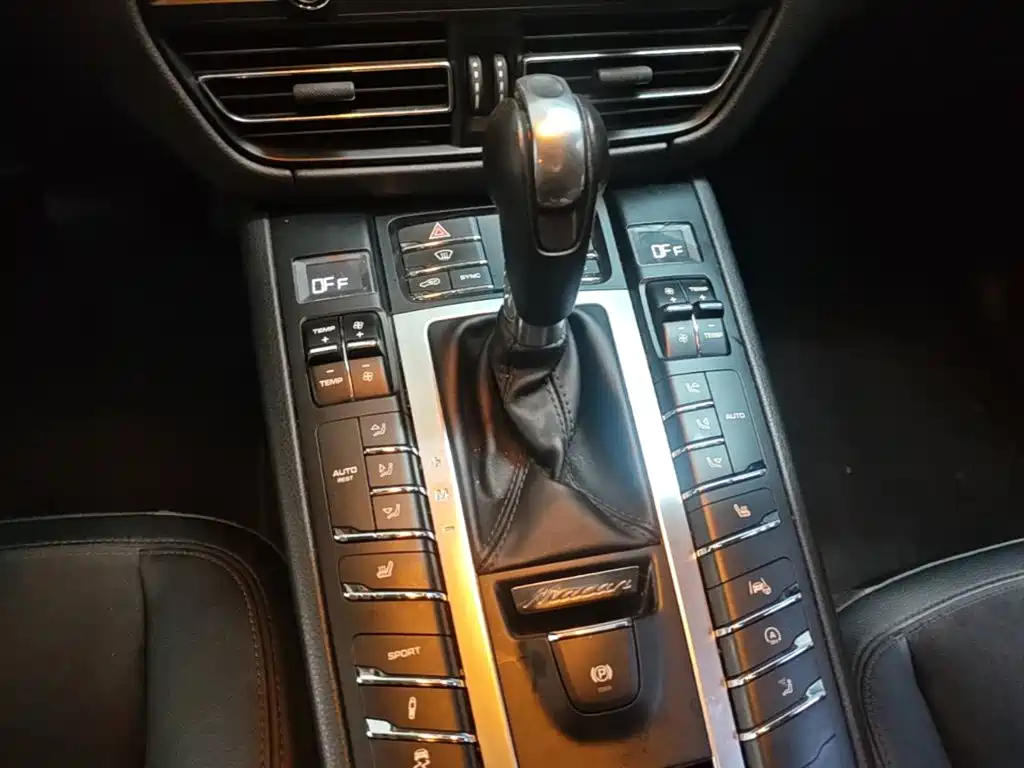 Porsche Macan — фото 14