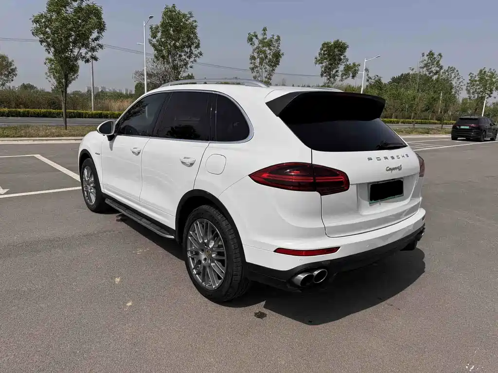 Porsche Cayenne Hybrid — фото 6