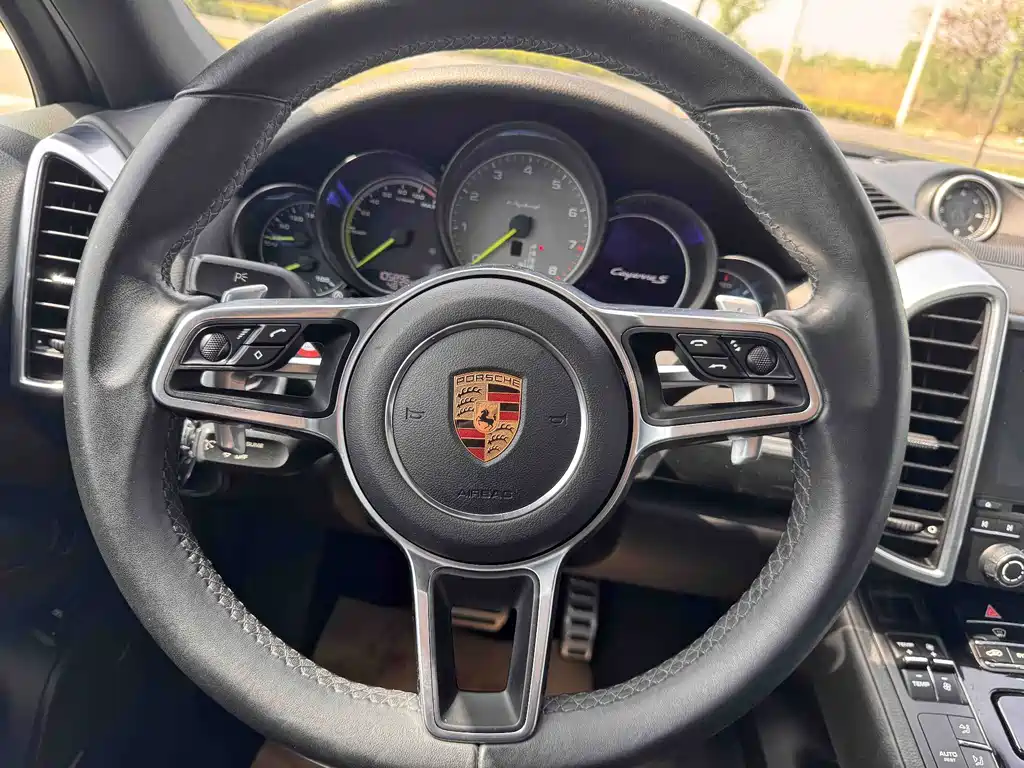 Porsche Cayenne Hybrid — фото 9