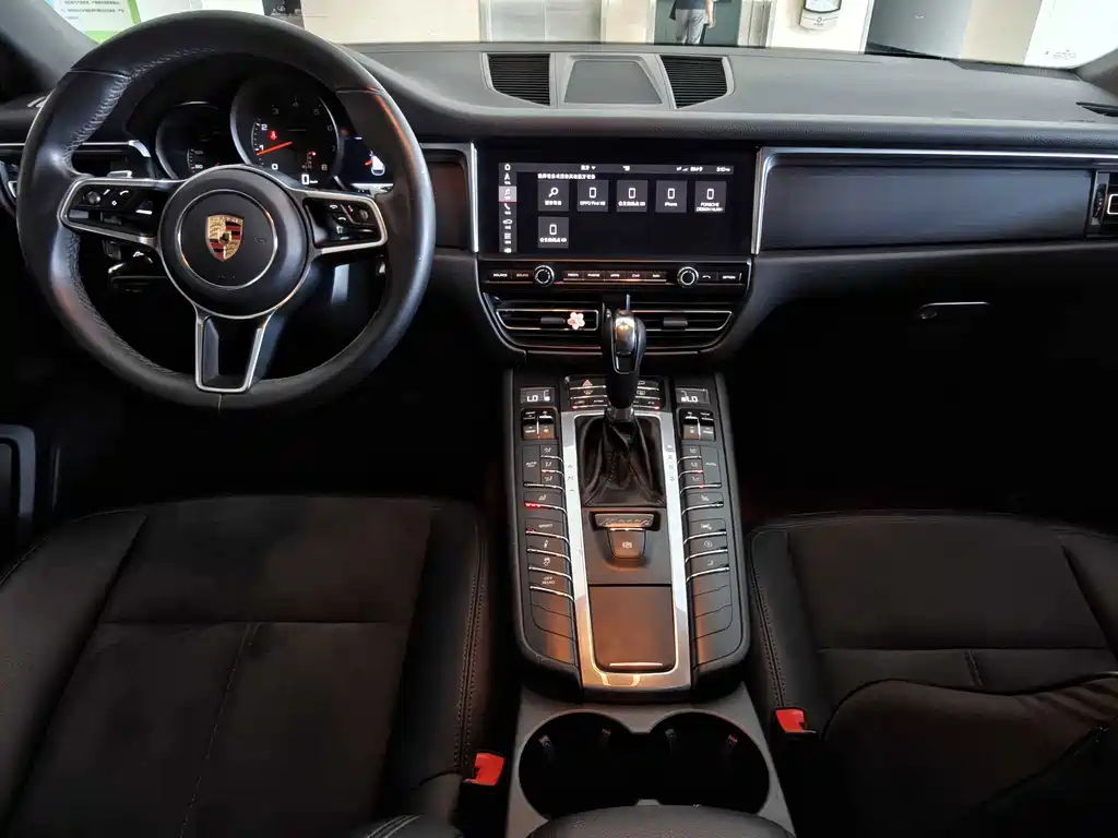 Porsche Macan — фото 14