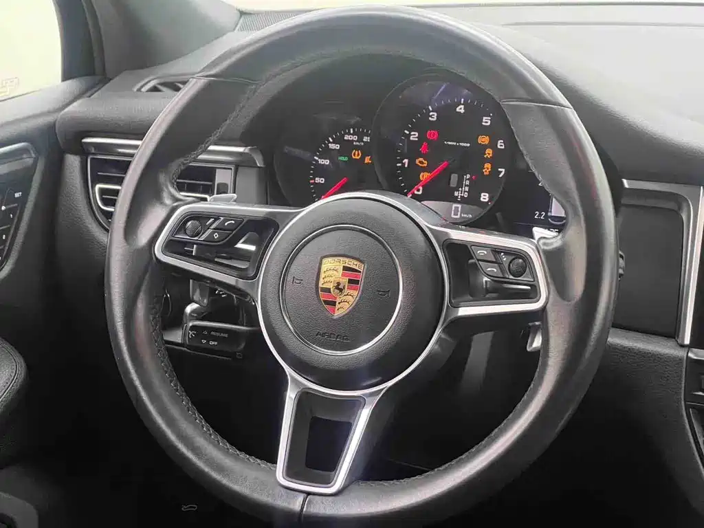 Porsche Macan — фото 18