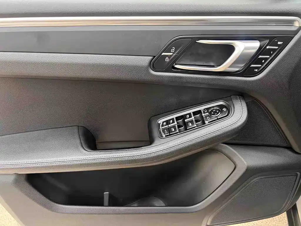 Porsche Macan — фото 10