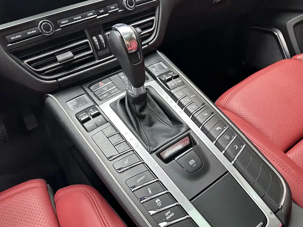 Porsche Macan — фото 18