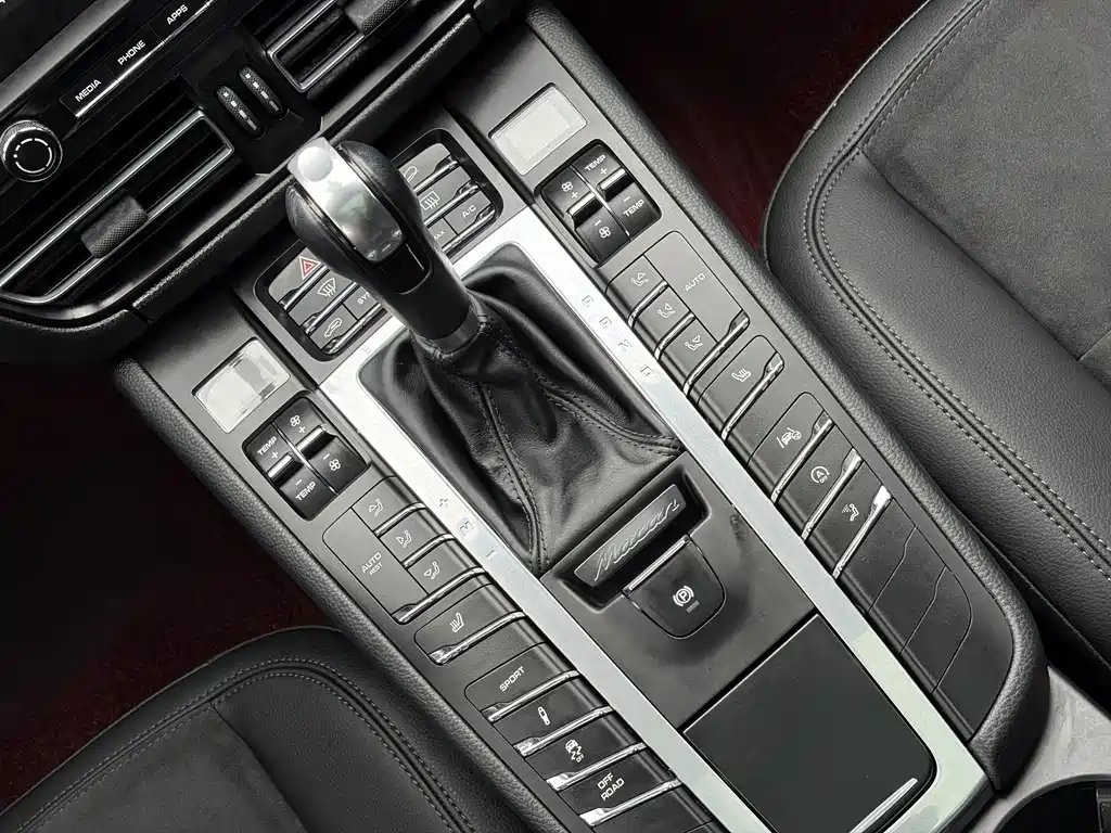 Porsche Macan — фото 17