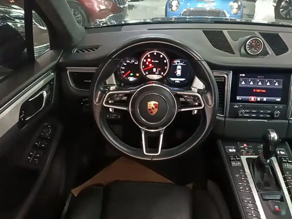 Porsche Macan — фото 7