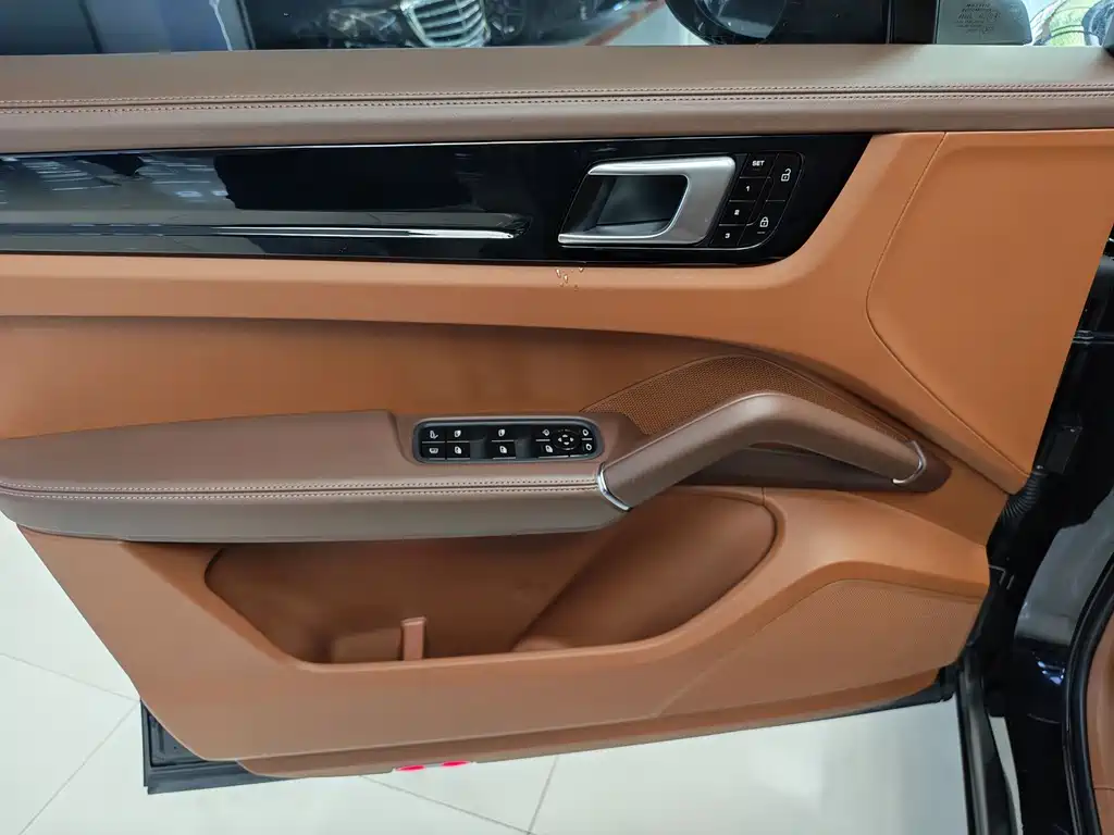 Porsche Cayenne Hybrid — фото 11