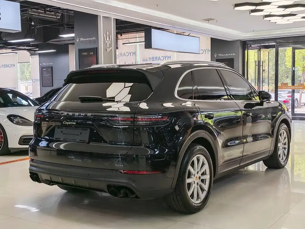 Porsche Cayenne Hybrid — фото 17