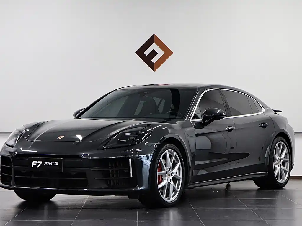 Porsche Panamera — фото 1