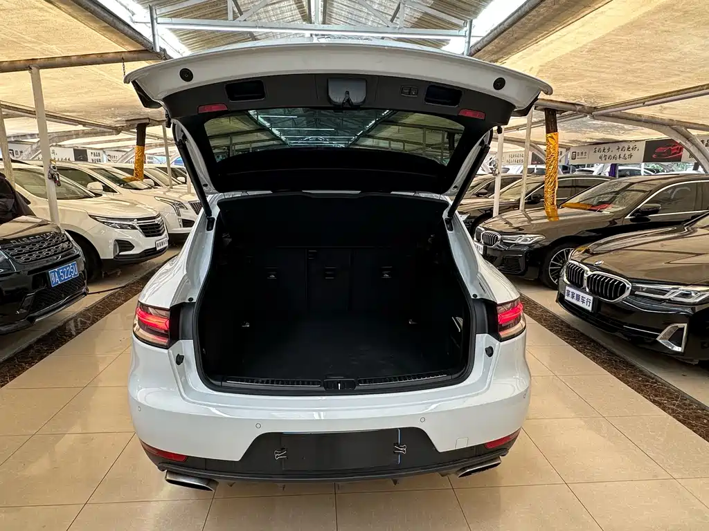 Porsche Macan — фото 17