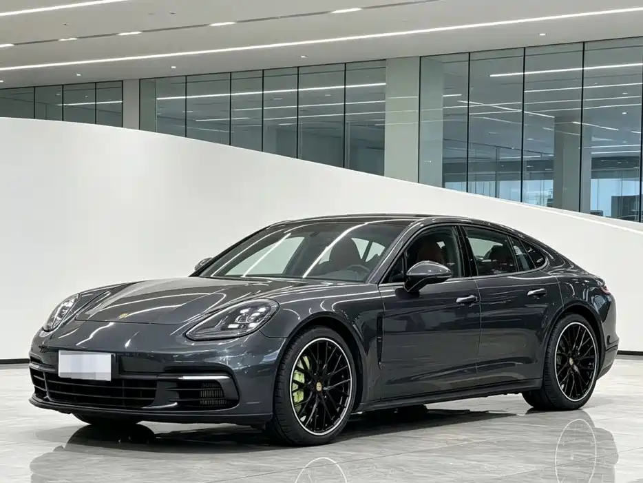 Porsche Panamera — фото 1