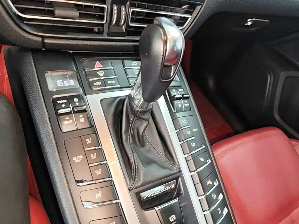Porsche Macan — фото 14