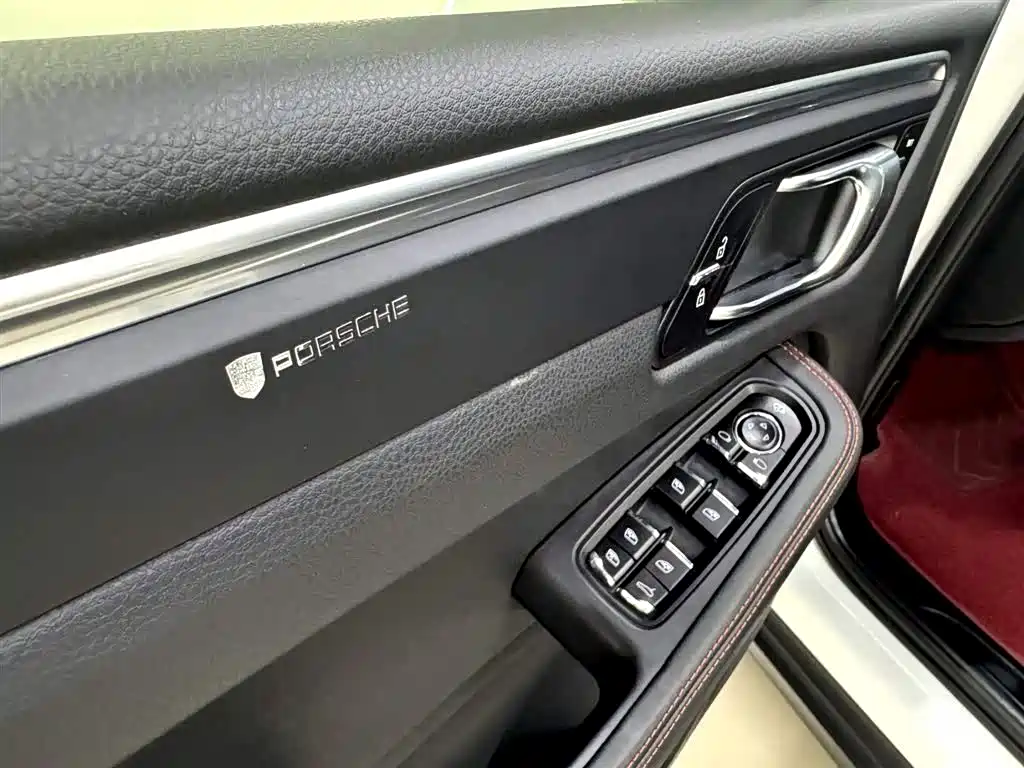 Porsche Macan — фото 17