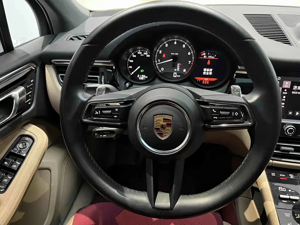 Porsche Macan — фото 17