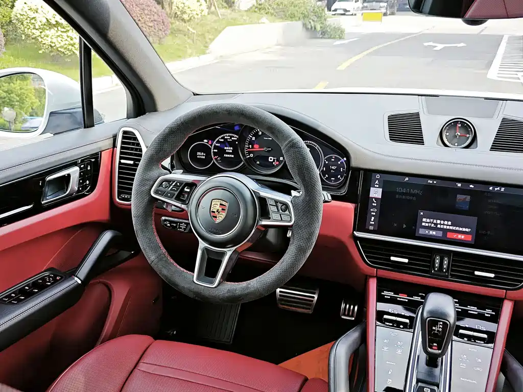 Porsche Cayenne — фото 10