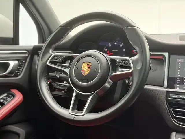 Porsche Macan — фото 11