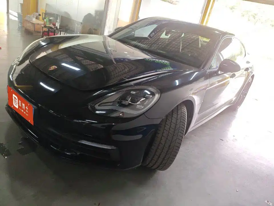 Porsche Panamera — фото 1