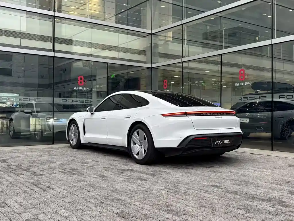 Porsche Taycan — фото 6