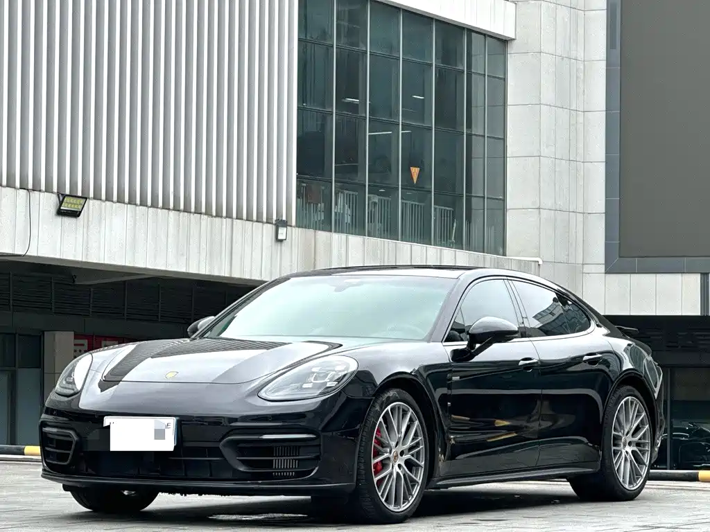 Porsche Panamera — фото 1