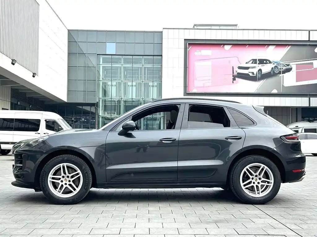 Porsche Macan — фото 17