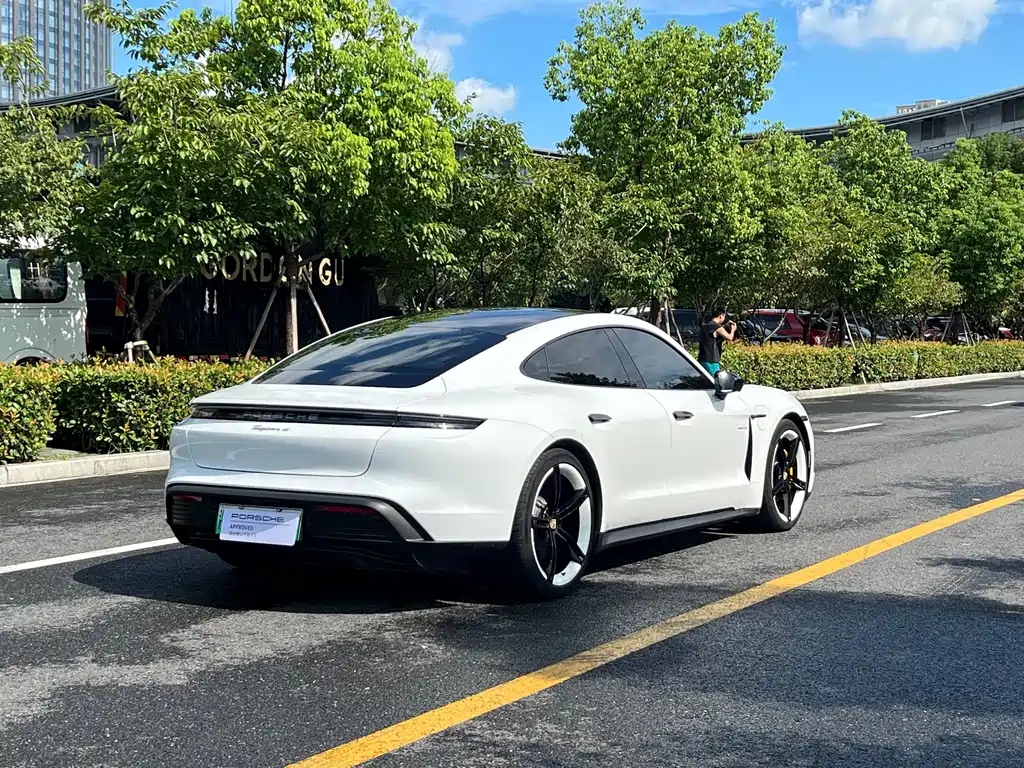 Porsche Taycan — фото 14