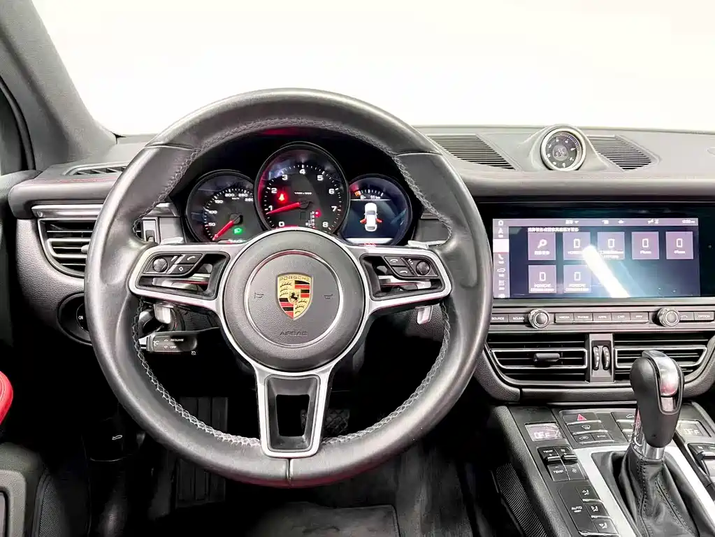 Porsche Macan — фото 10