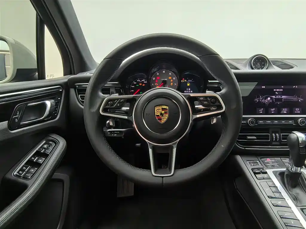Porsche Macan — фото 11