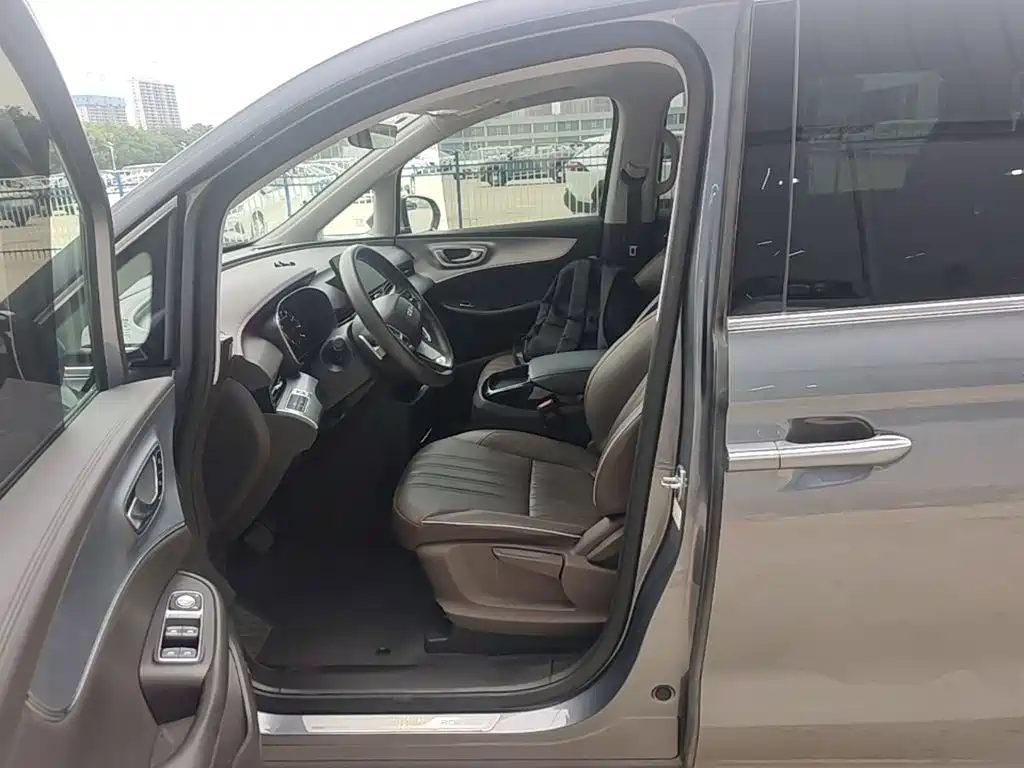 Roewe iMAX8 — фото 15