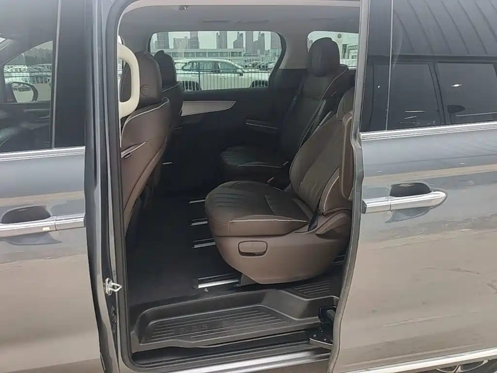 Roewe iMAX8 — фото 17