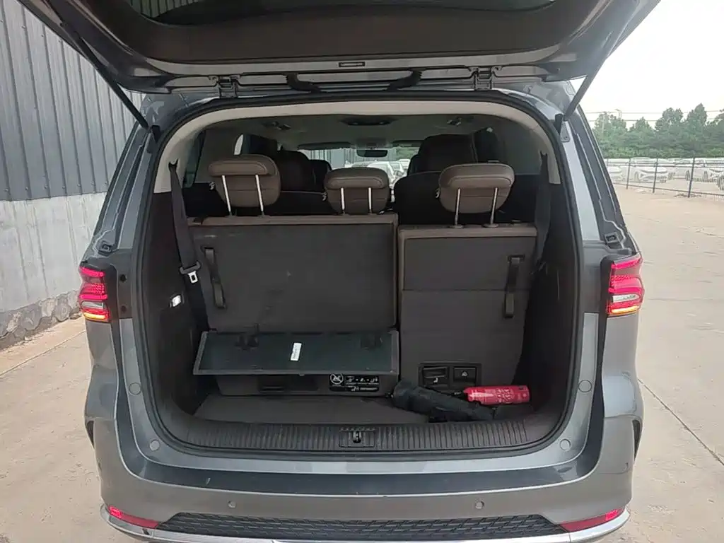 Roewe iMAX8 — фото 19