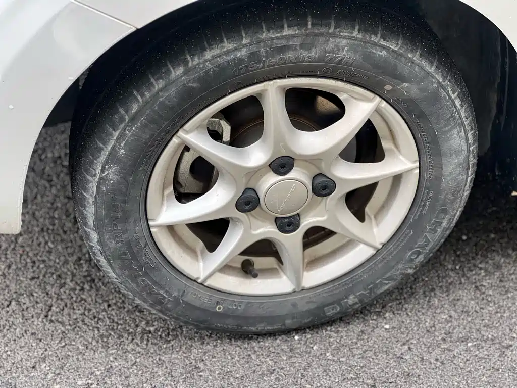 Roewe Clever — фото 15