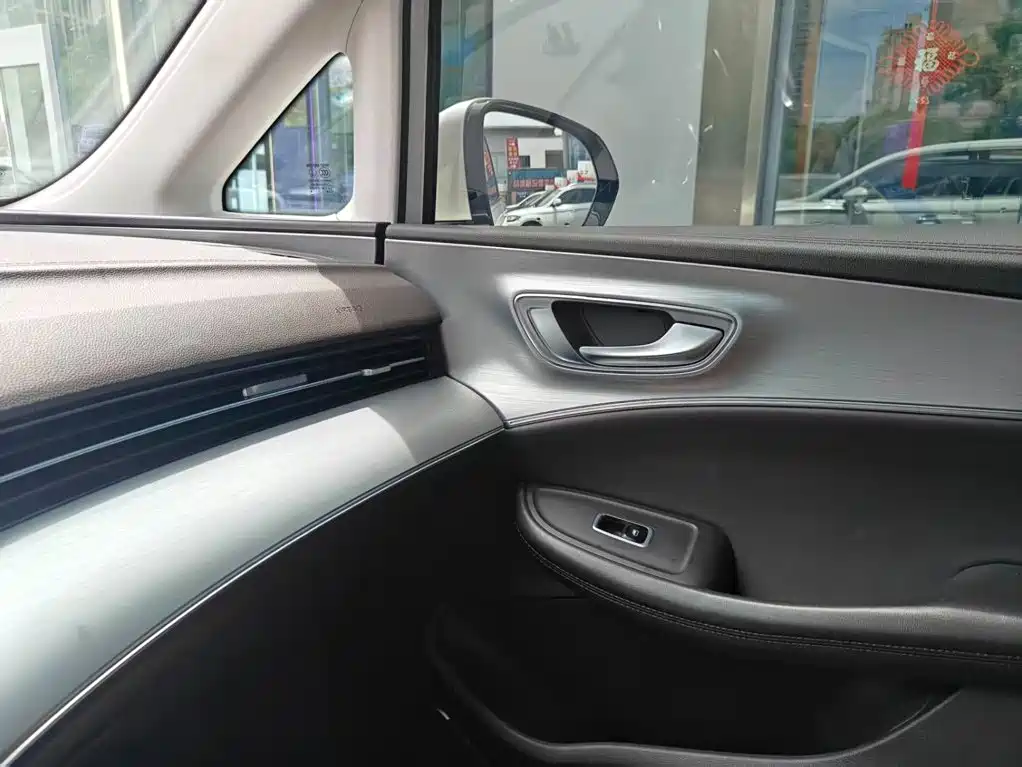 Roewe iMAX8 — фото 10