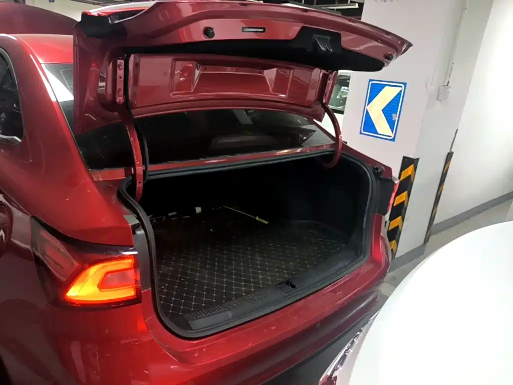 Roewe i5 — фото 19