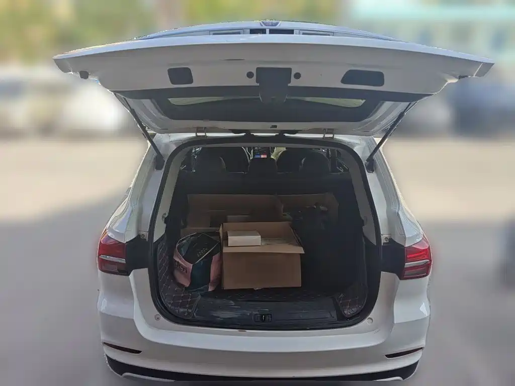 Roewe RX5 — фото 10