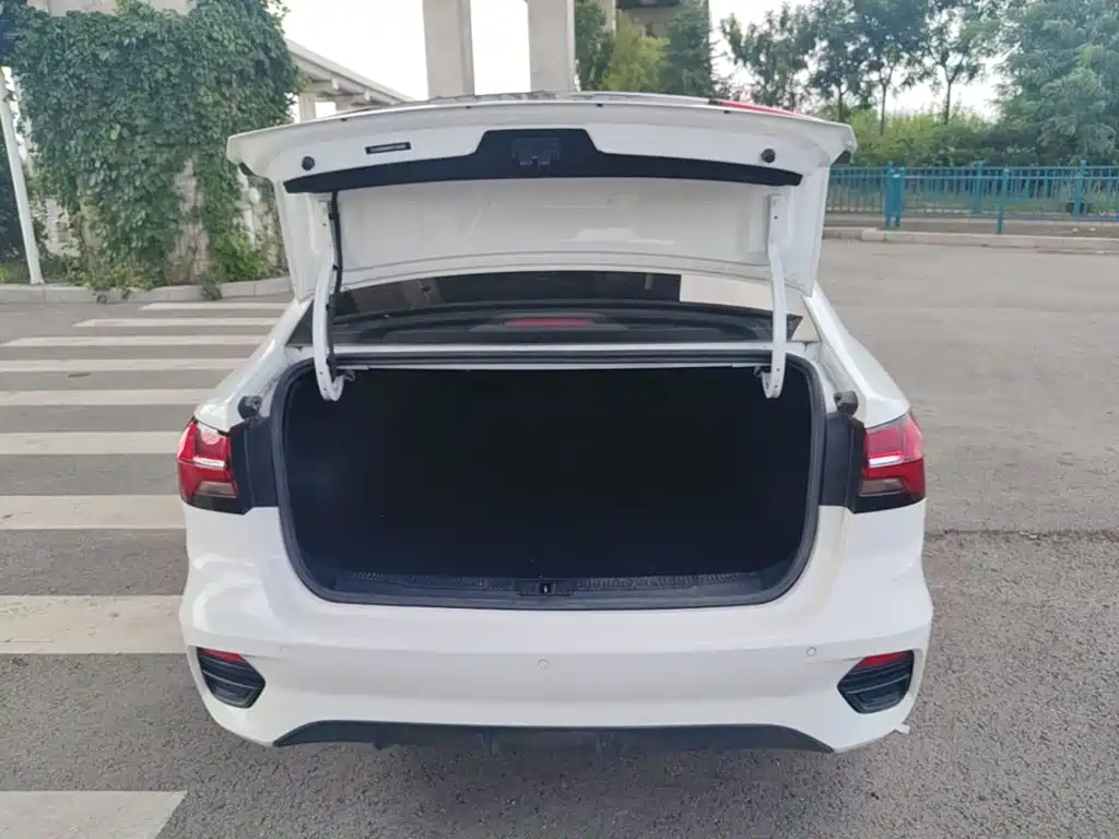 Roewe i5 — фото 19