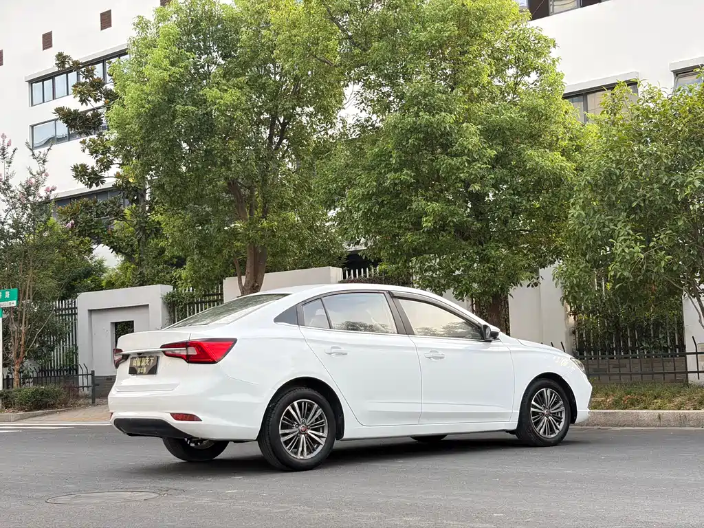 Roewe i5 — фото 5