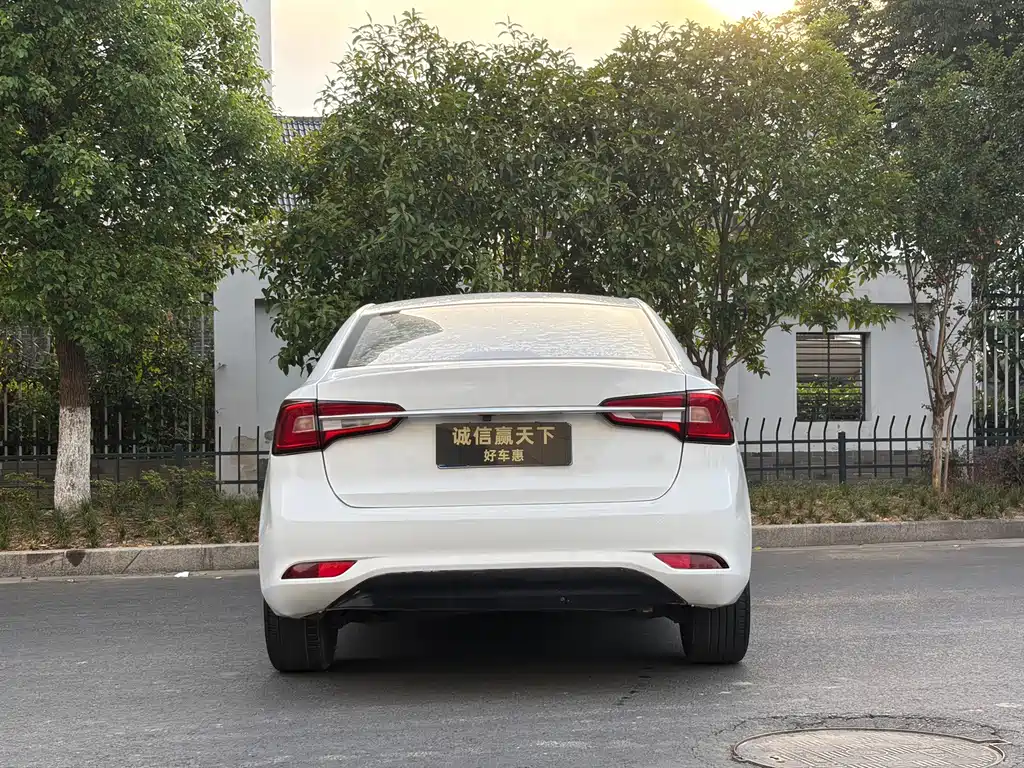 Roewe i5 — фото 6
