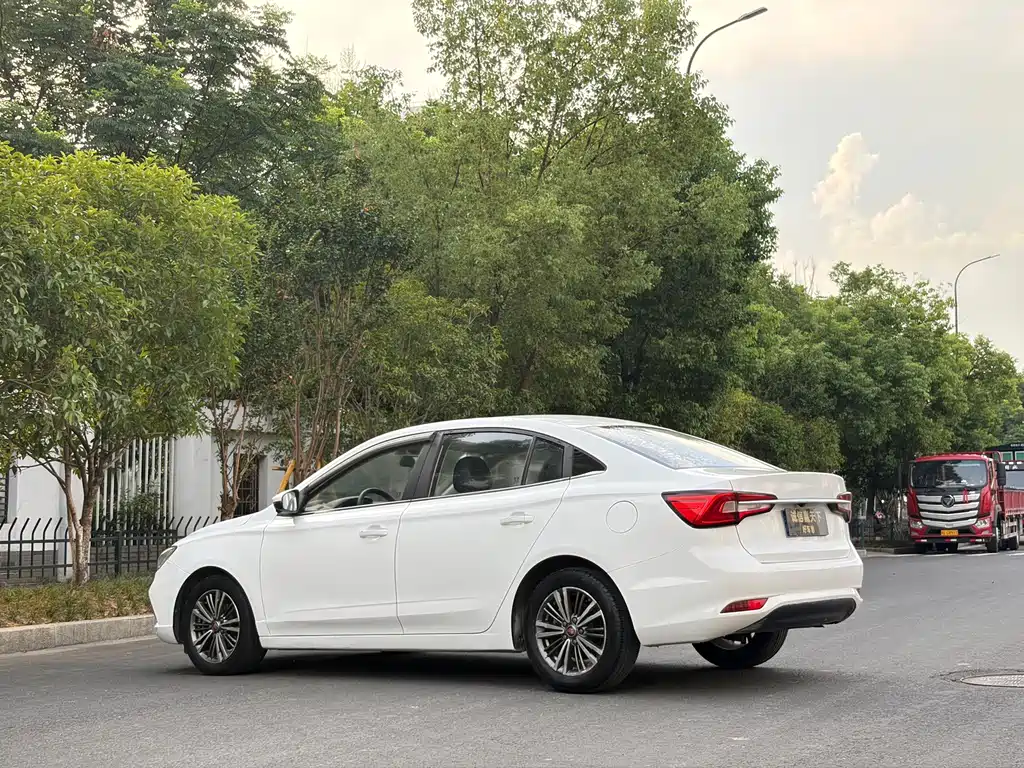 Roewe i5 — фото 7