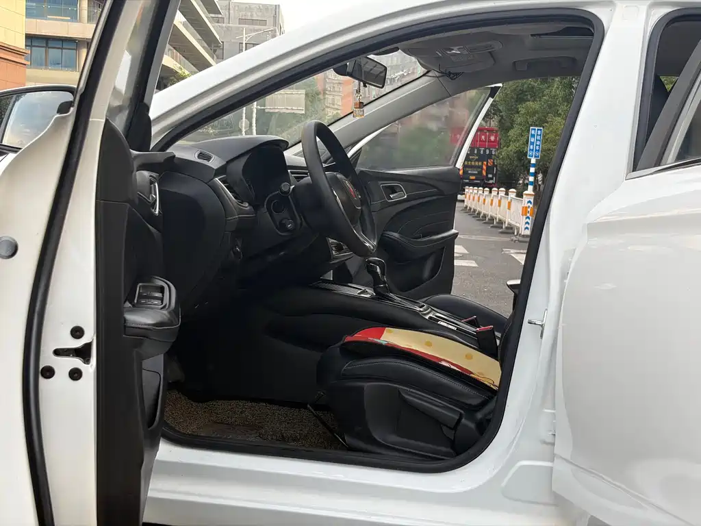 Roewe i5 — фото 8