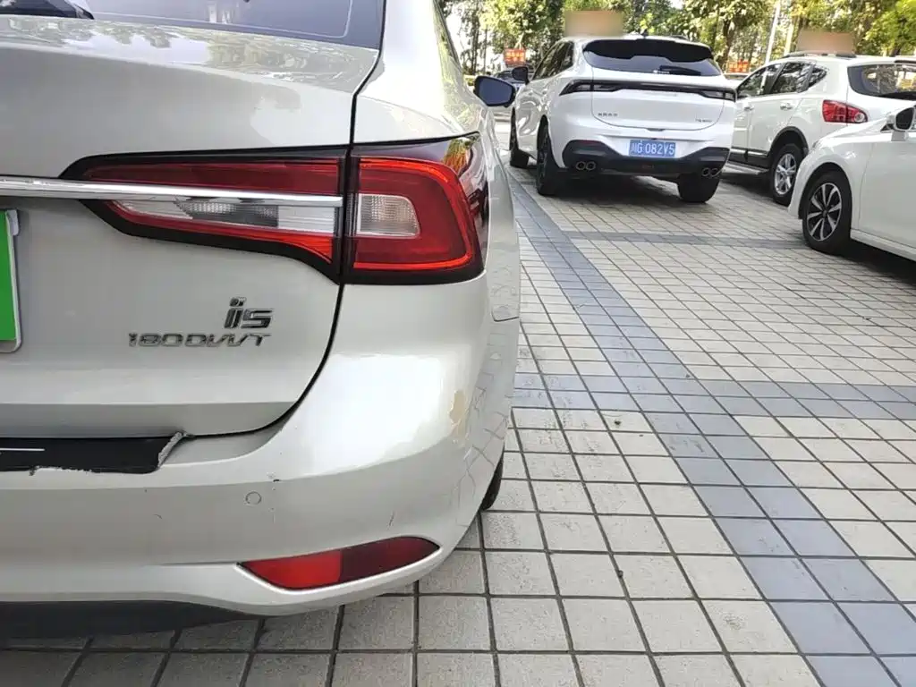 Roewe i5 — фото 8