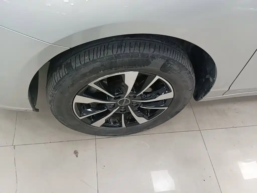 Roewe Ei5 — фото 23