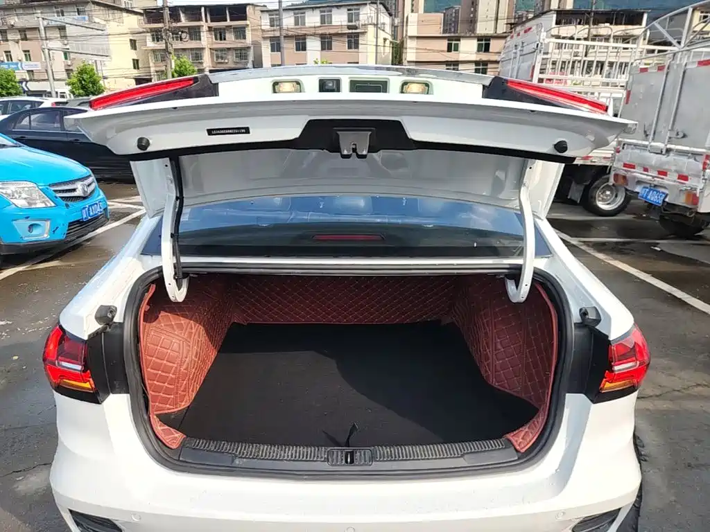 Roewe i5 — фото 19