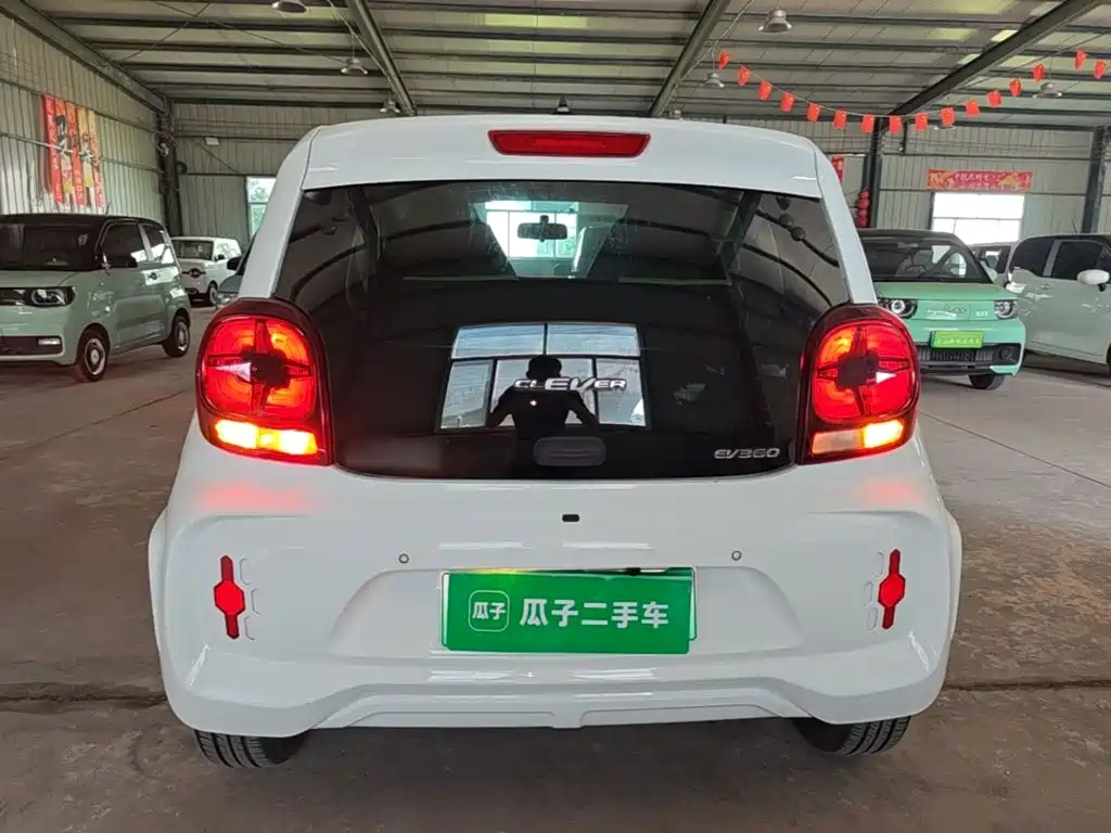 Roewe Clever — фото 6