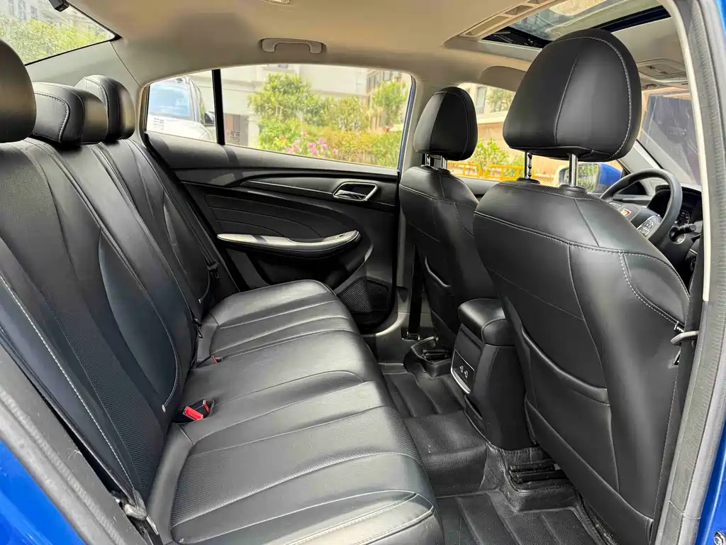 Roewe i5 — фото 6
