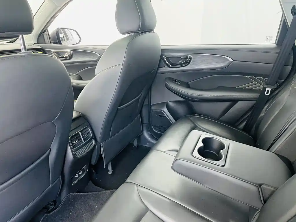 Roewe RX5 — фото 11