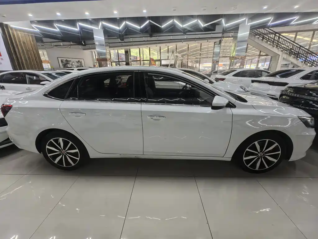Roewe i6 Classic — фото 14