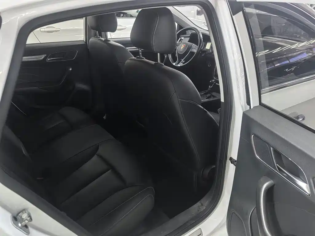 Roewe i6 Classic — фото 15
