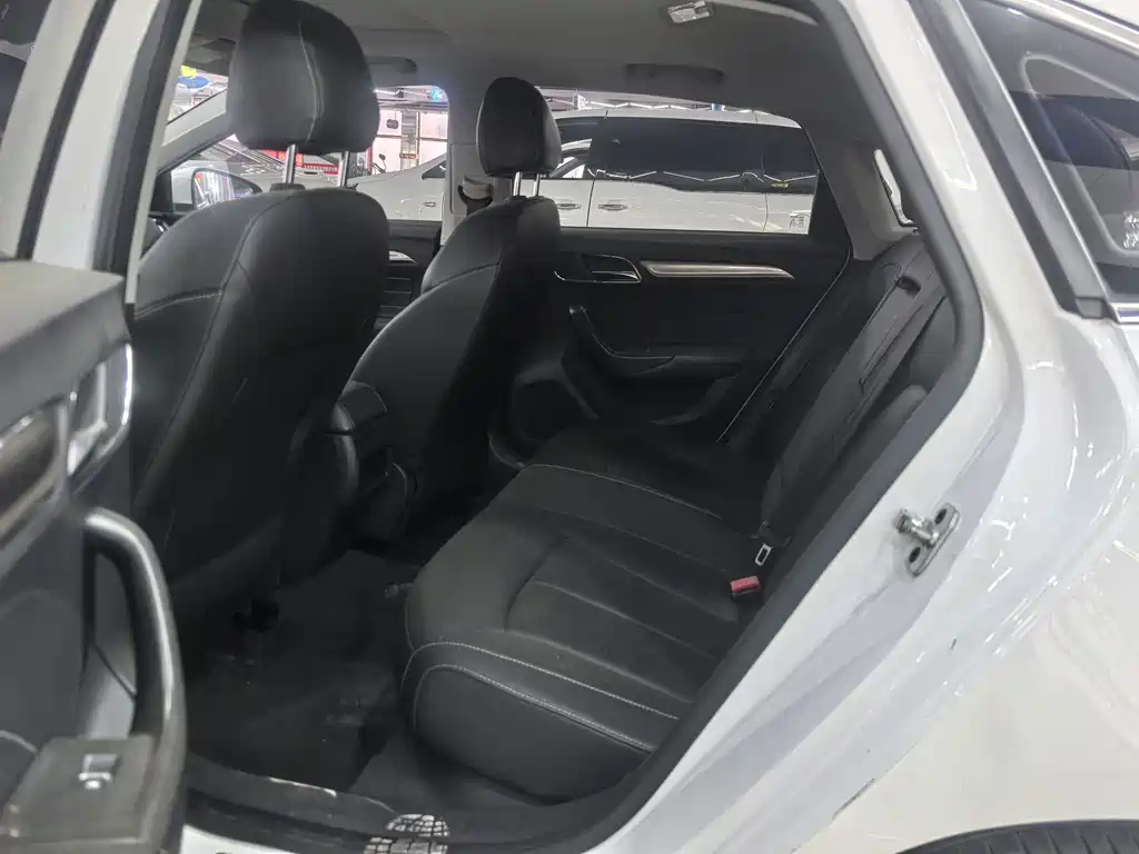 Roewe i6 Classic — фото 10