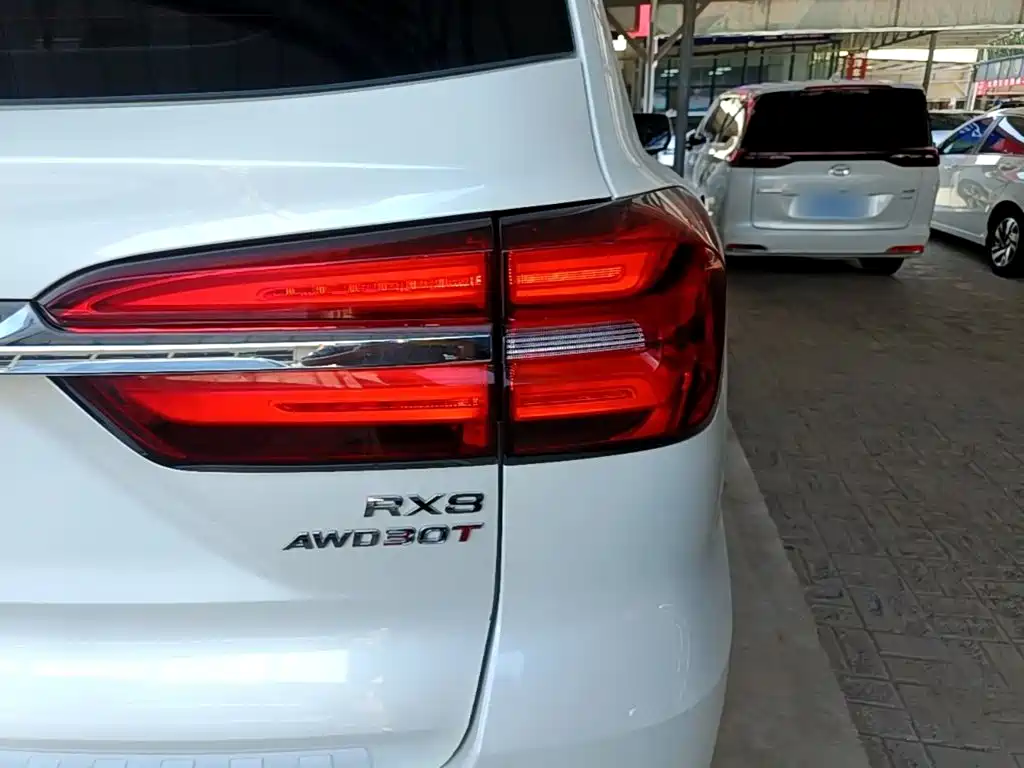 Roewe RX8 — фото 8