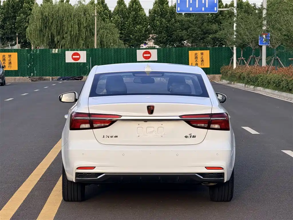 Roewe i6 New Energy — фото 8